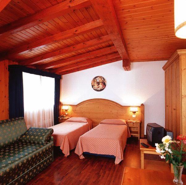 Albergo Scarpone Форни-Авольтри Экстерьер фото